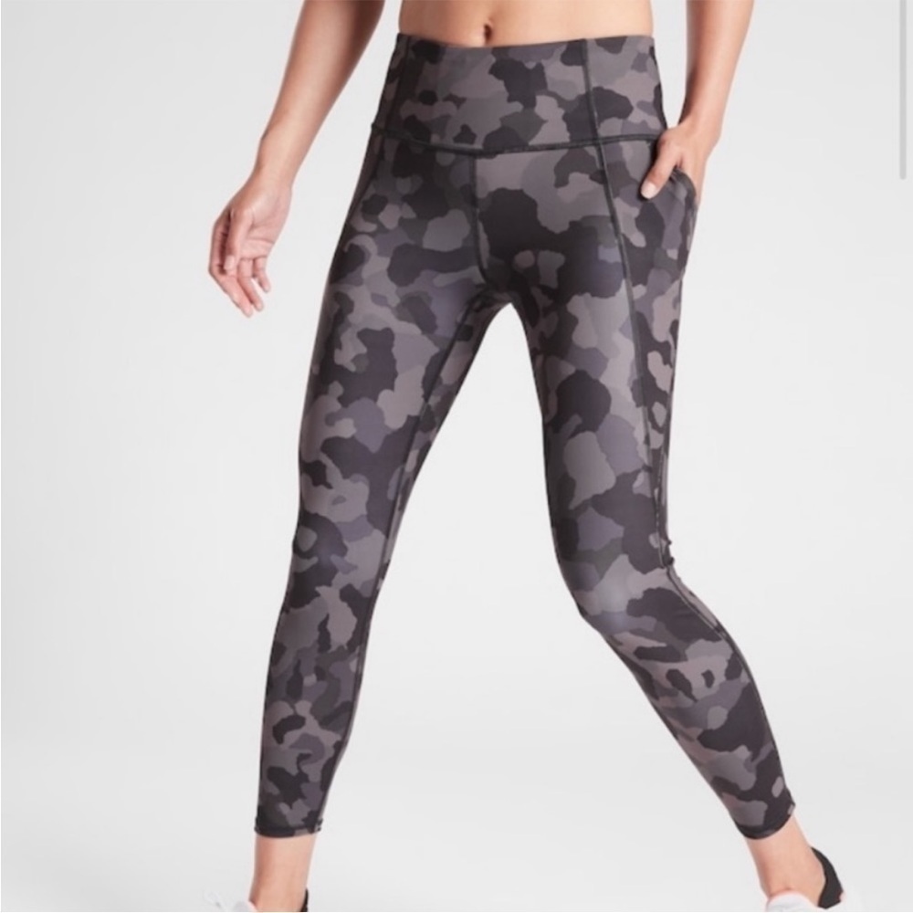 Athleta Lightning Camo High Rise 7/8 Tight Trail Running Long Active Sonic Light